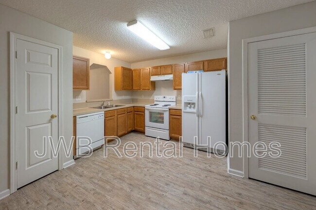 Foto del edificio - 8475 McGirts Village Ln