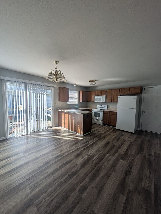 Building Photo - Quiet 2 bed 2 bath duplex home in Franklin!