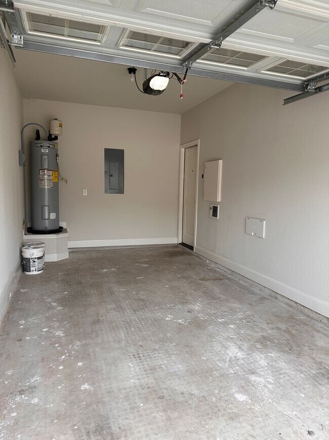 Foto del edificio - Beautiful Townhome Convenient to Randolph, New Braunfels, and more