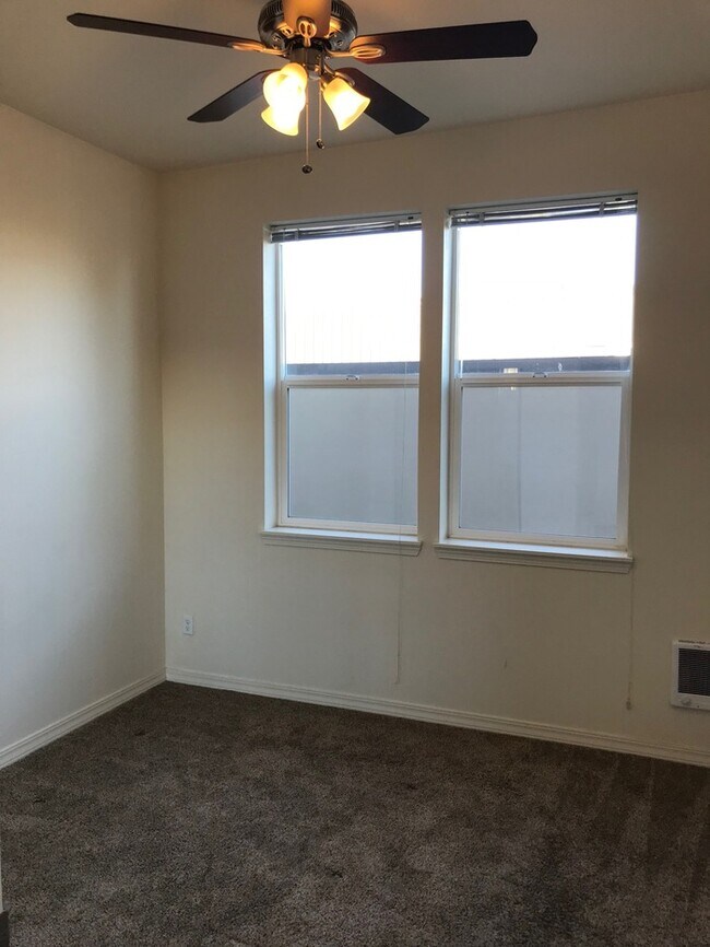 Building Photo - 4720 NE Glisan St