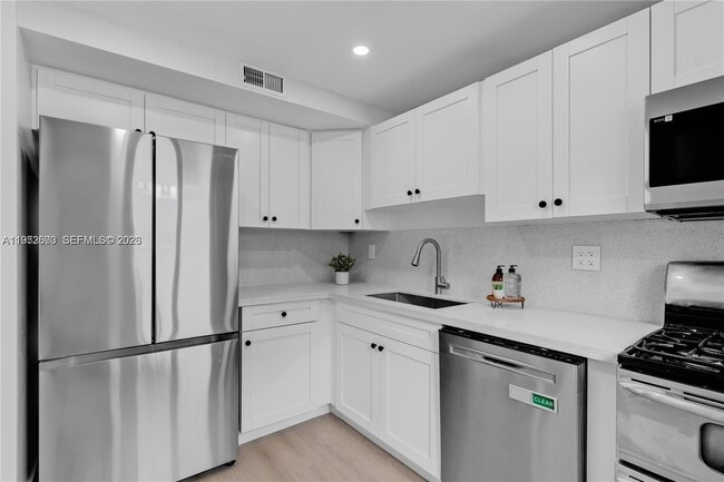 Foto del edificio - 6949 SW 110th Ct