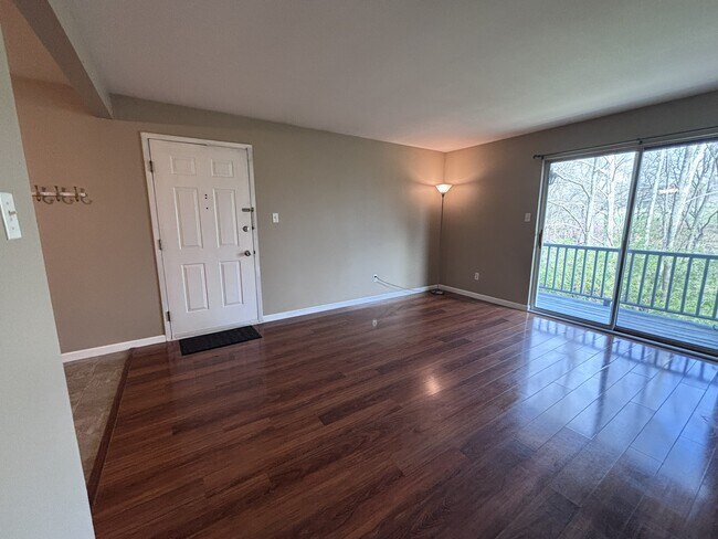 Foto del edificio - 7519 Triwoods Dr