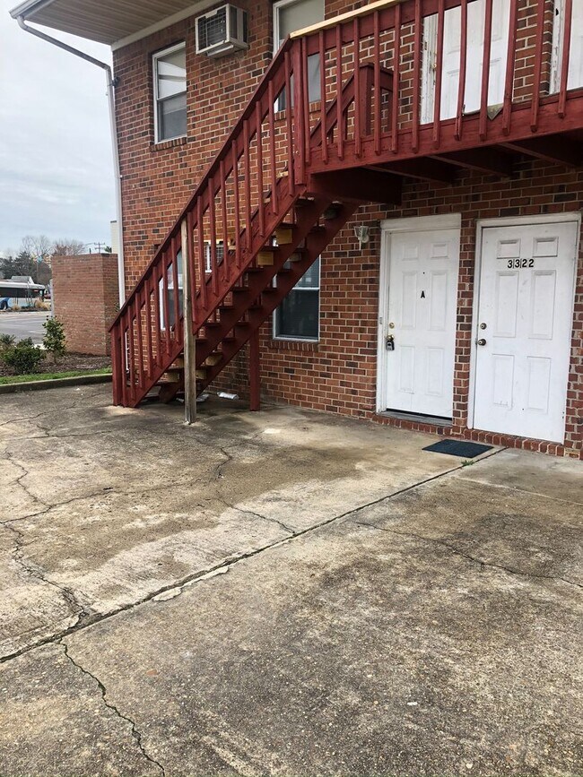 Foto del edificio - Spacious 2-Bedroom, 1-Bath Unit in Central Norfolk