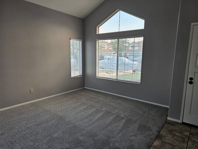 Building Photo - Great 4 Bedroom Menifee Lakes Home - New P...