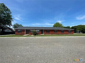 Building Photo - 305 N 7th St