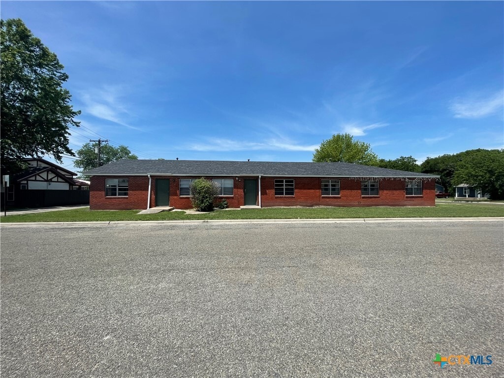 Primary Photo - 305 N 7th St