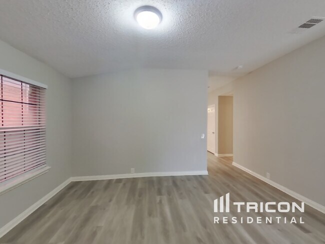 Foto del edificio - 8348 Orleans Ln