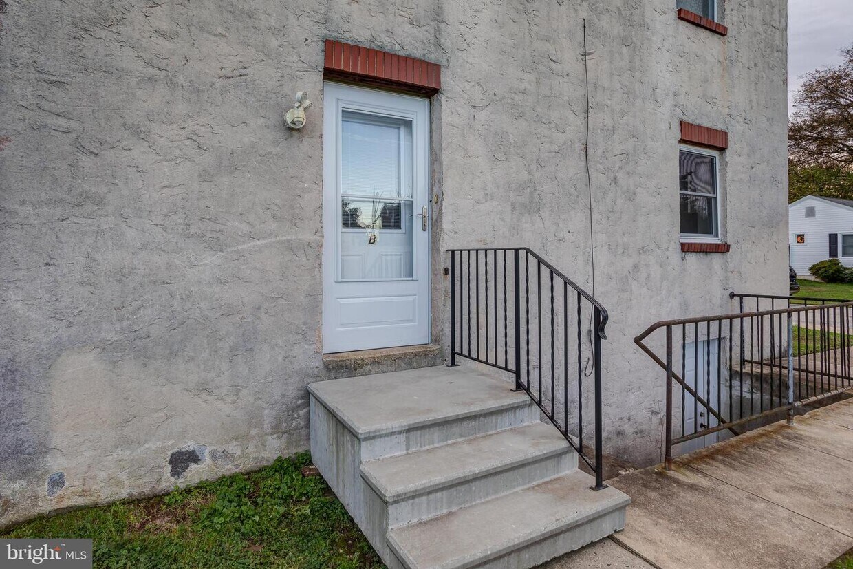 Primary Photo - 125 Broomall St