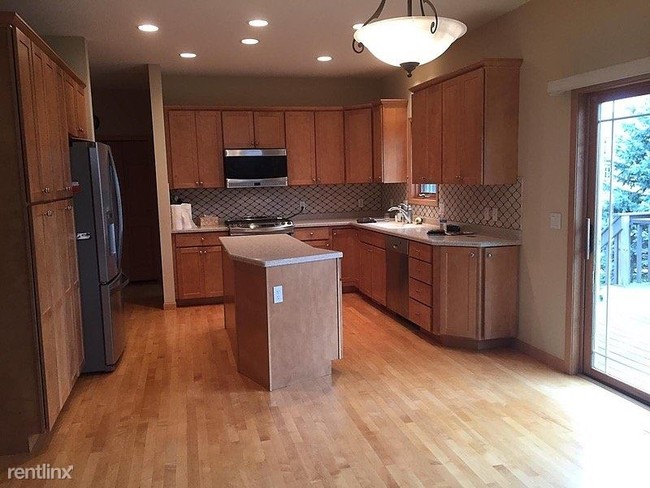 Building Photo - 4 br, 3.5 bath House - 2 Greystone Circle