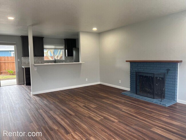 Building Photo - 4 br, 2 bath House - 2101 11th St