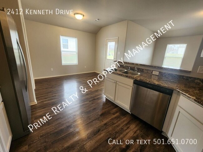Building Photo - 2412 Kenneth Dr