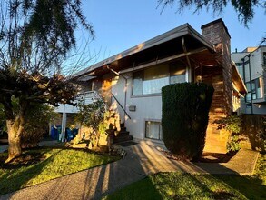 Building Photo - 5016-5018 Sand Point Pl NE