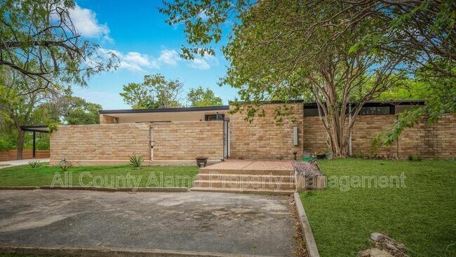 Foto del edificio - 211 Beechwood Ln