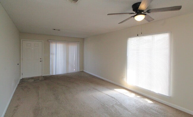 Building Photo - North Pensacola 2BR Duplex with Private Pa...
