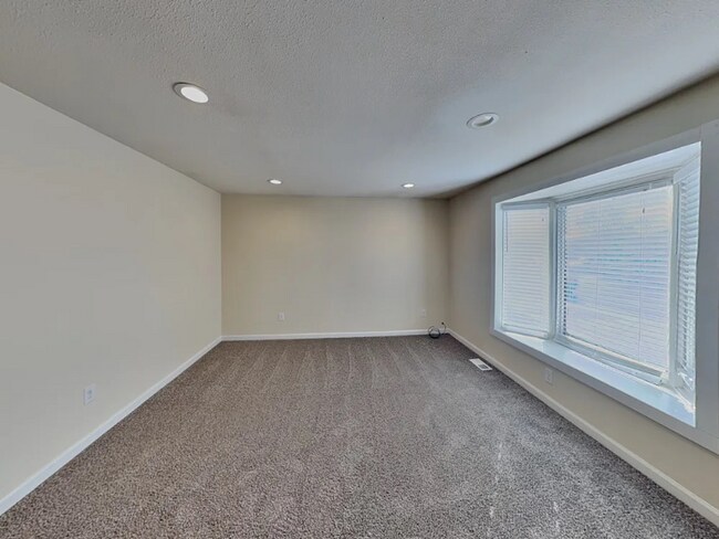 Building Photo - 5321 Xanadu St