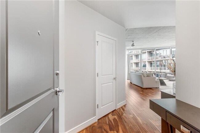 Foto del edificio - 950 W Peachtree St NW