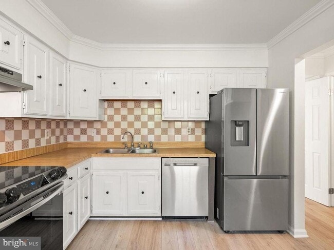 Foto del edificio - 15278 Cloverdale Rd