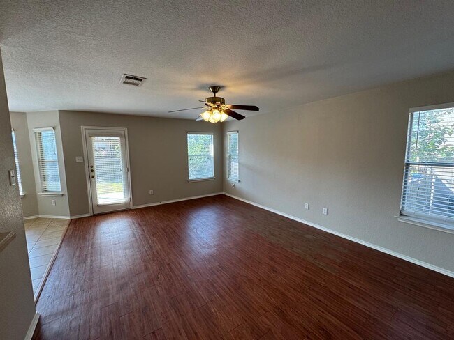 Building Photo - 423 Paddington Dr