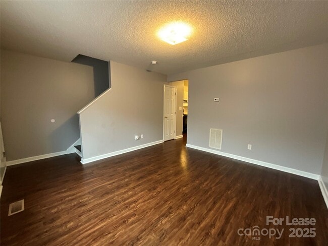 Building Photo - 206 W 15th St