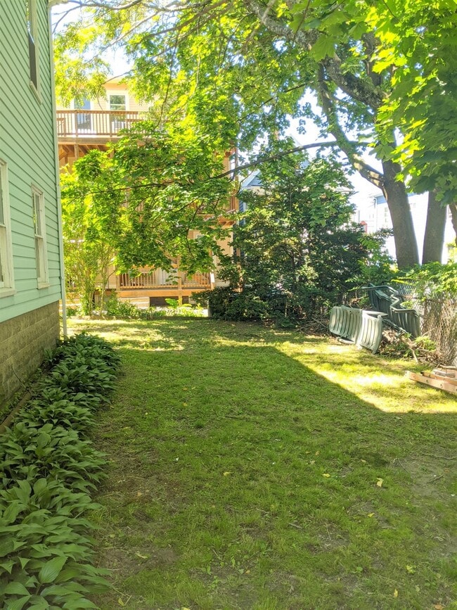 Building Photo - 64 Linden Ave