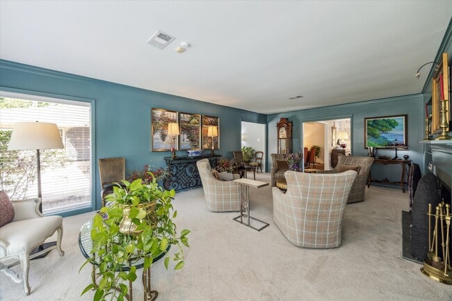 Foto del edificio - 614 Saddlewood Ln