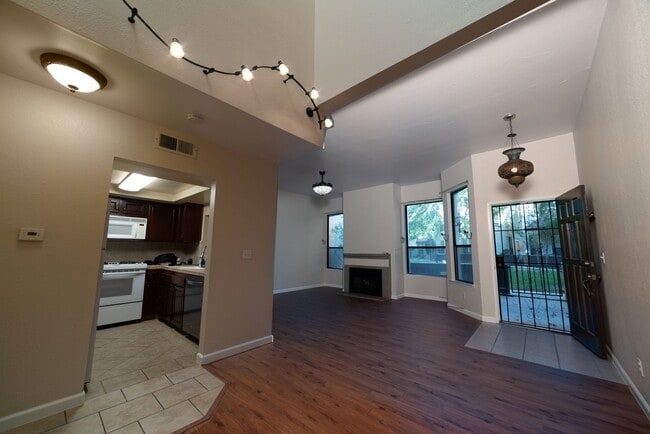 Building Photo - **$1,000 Off Second Month’s Rent!** Modern...