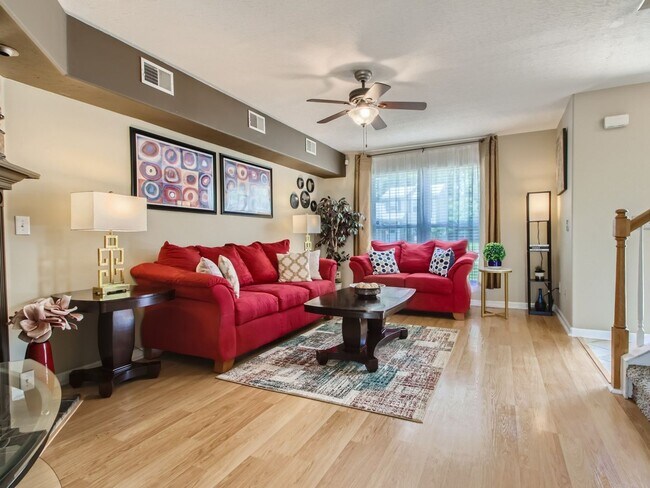 Building Photo - Beautiful 3 Bedroom Home with Fenced in Ba...