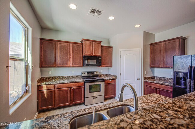 Foto del edificio - 25392 W Carson Dr