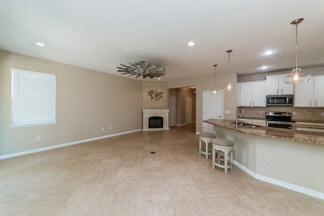 Foto del edificio - 4 Bed 2.5 Bath Gem In South Sarasota!!!