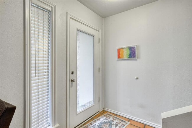 Building Photo - 2400 Longmire Dr