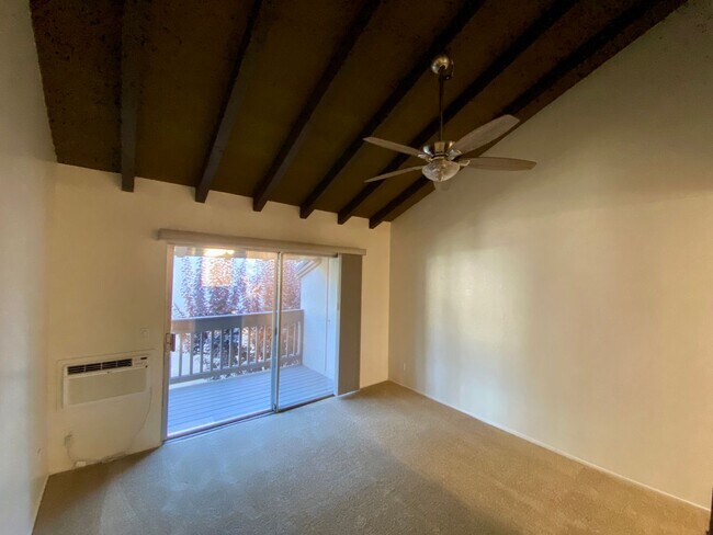 Building Photo - Nice Upper Unit in the Desired Station West!