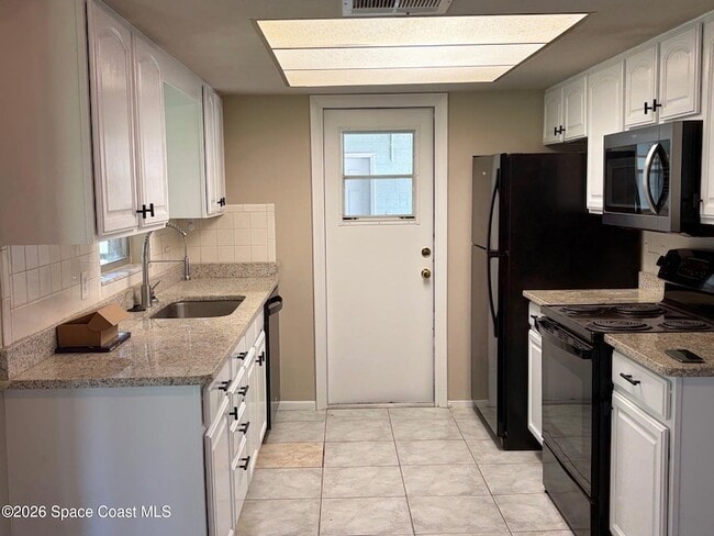 Building Photo - 608 Sacre Coeur Dr