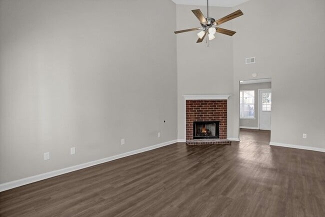 Building Photo - Charming 2 Bed, 2 Bath Home with Fireplace...