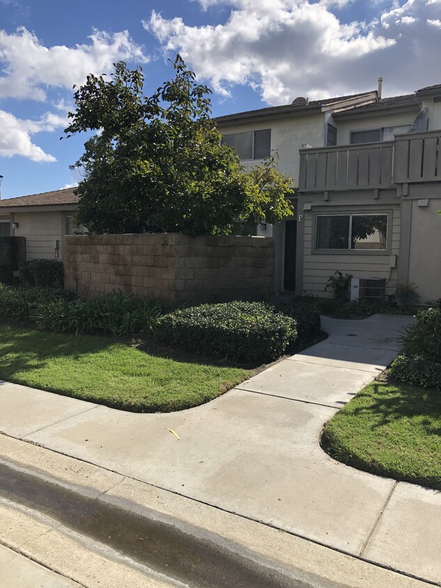 Main house entry - 5132 W 1st St