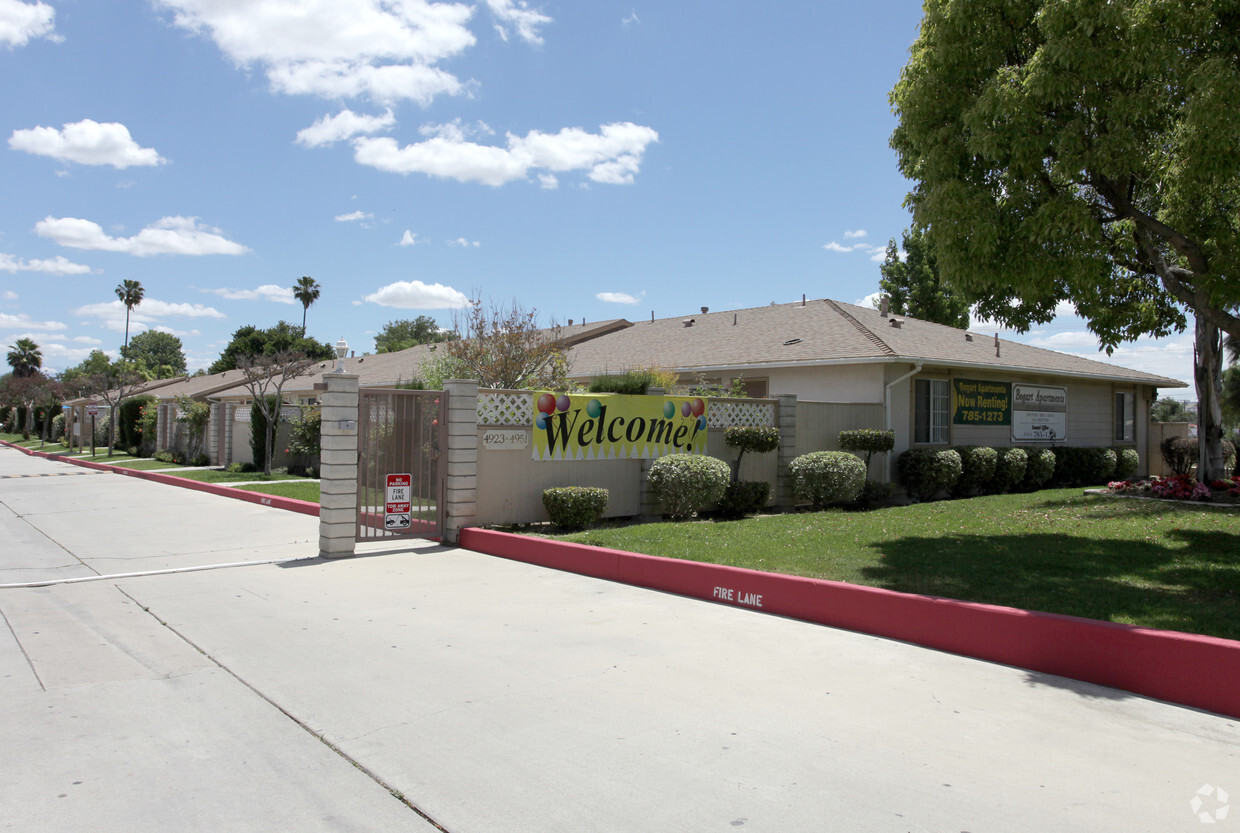 Primary Photo - Bogart Apartments