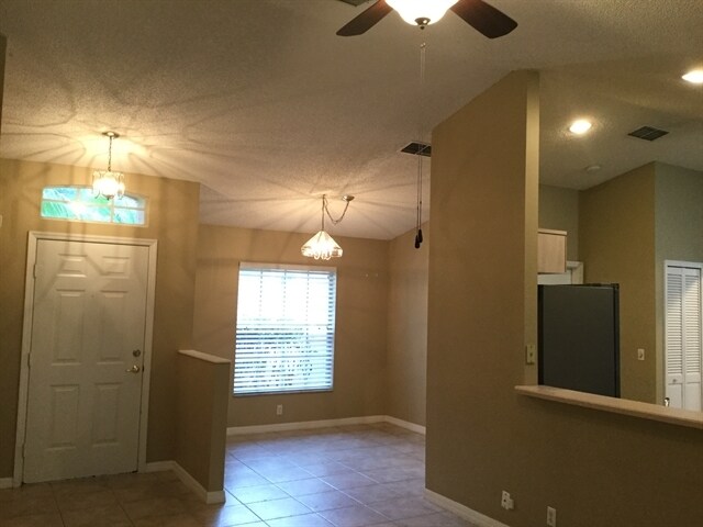 Foto del edificio - 15920 Lake Orienta Ct