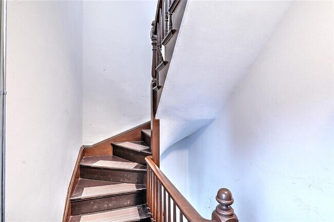 Building Photo - 222 Rochambeau Ave