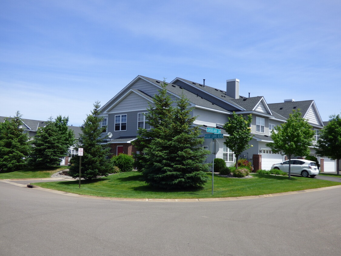 Foto del edificio - end unit in spirit hills  town home