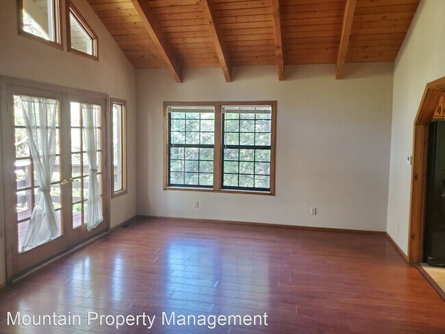 Building Photo - 2 br, 3 bath House - 858 Sierra Vista Dr