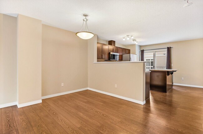 Photo du bâtiment - 1804-1804 70 St SW