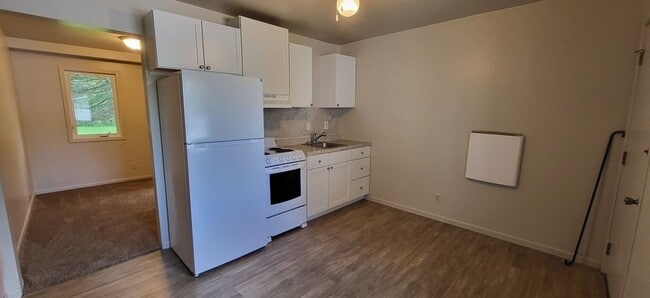 Building Photo - 5427 N Shore Dr