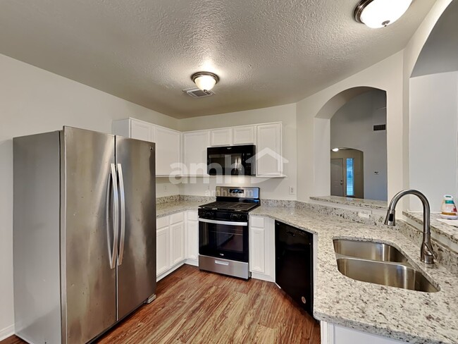 Foto del edificio - 7215 Foxcrest Ln