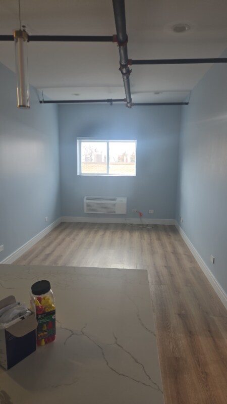 Foto del edificio - 9919 Roosevelt Rd