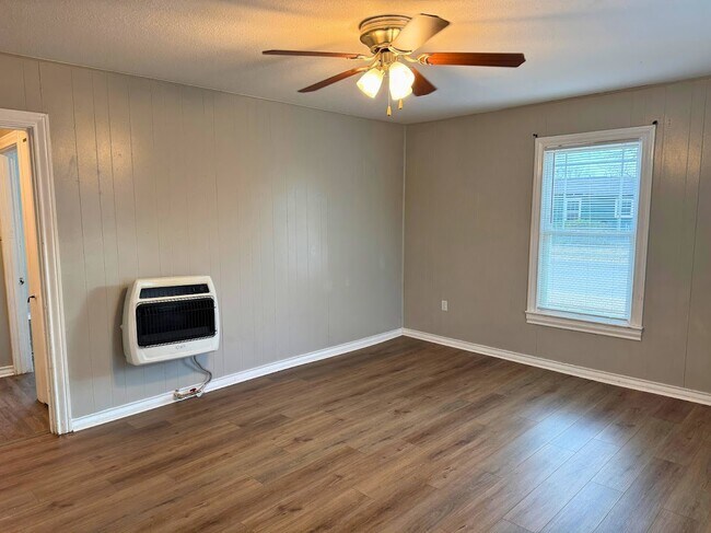 Building Photo - 2706 Palmetto Dr