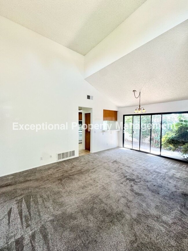Foto del edificio - Ready to move in 2 bed 1 bath unit