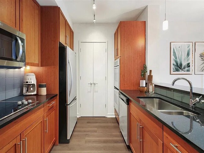 Photo - 1245 S Michigan Ave Apartment