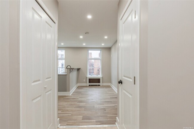 Building Photo - 344 E 116th St