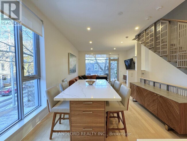 Photo du bâtiment - 15 Cummings St