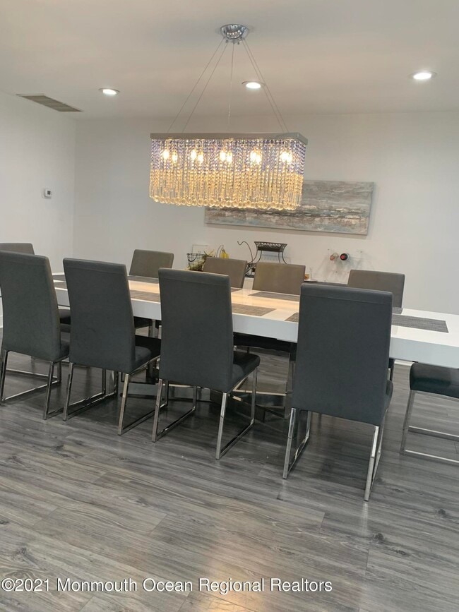 Building Photo - 28 Dwight Dr