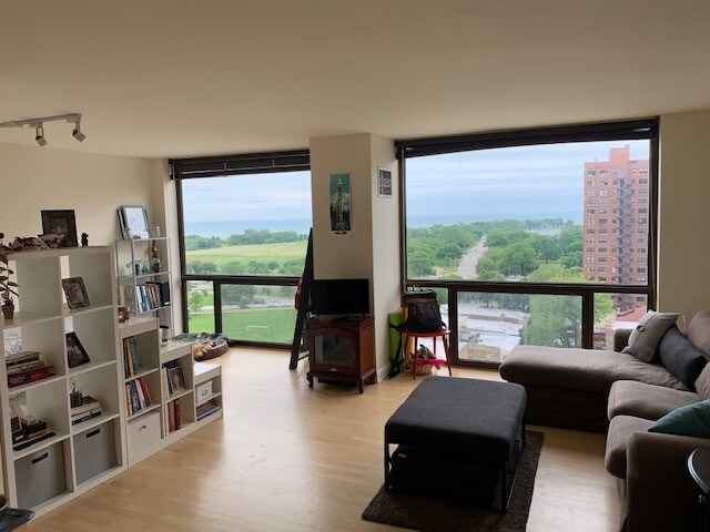 Open Concept Design - 4343 N Clarendon Ave